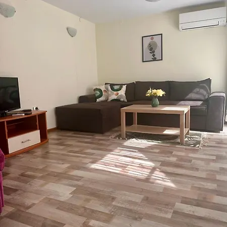 Апартамент Green Central Apartment Варна