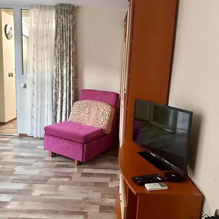 Green Central Apartment Warna