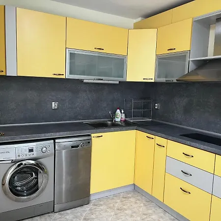 Апартамент Green Central Apartment Варна