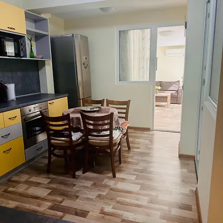 Daire Green Central Apartment Varna
