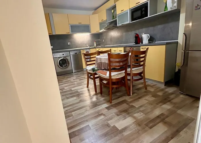 Green Central Apartment Апартаменти *