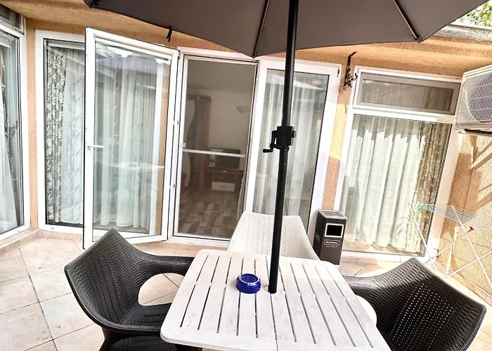 Апартаменти Green Central Apartment