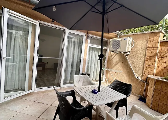 Green Central Apartment *